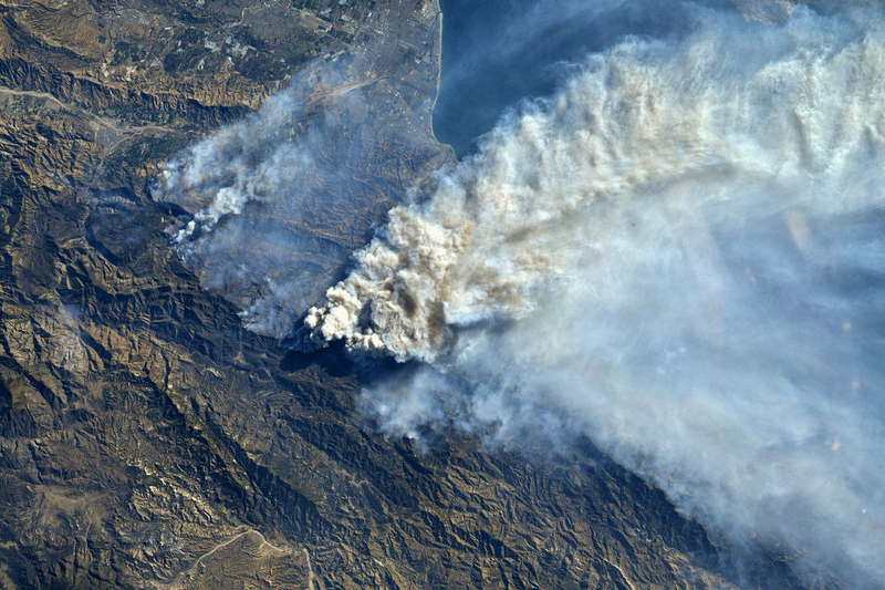 Illustration for article titled Southern California Fires Incredible Photos From Space